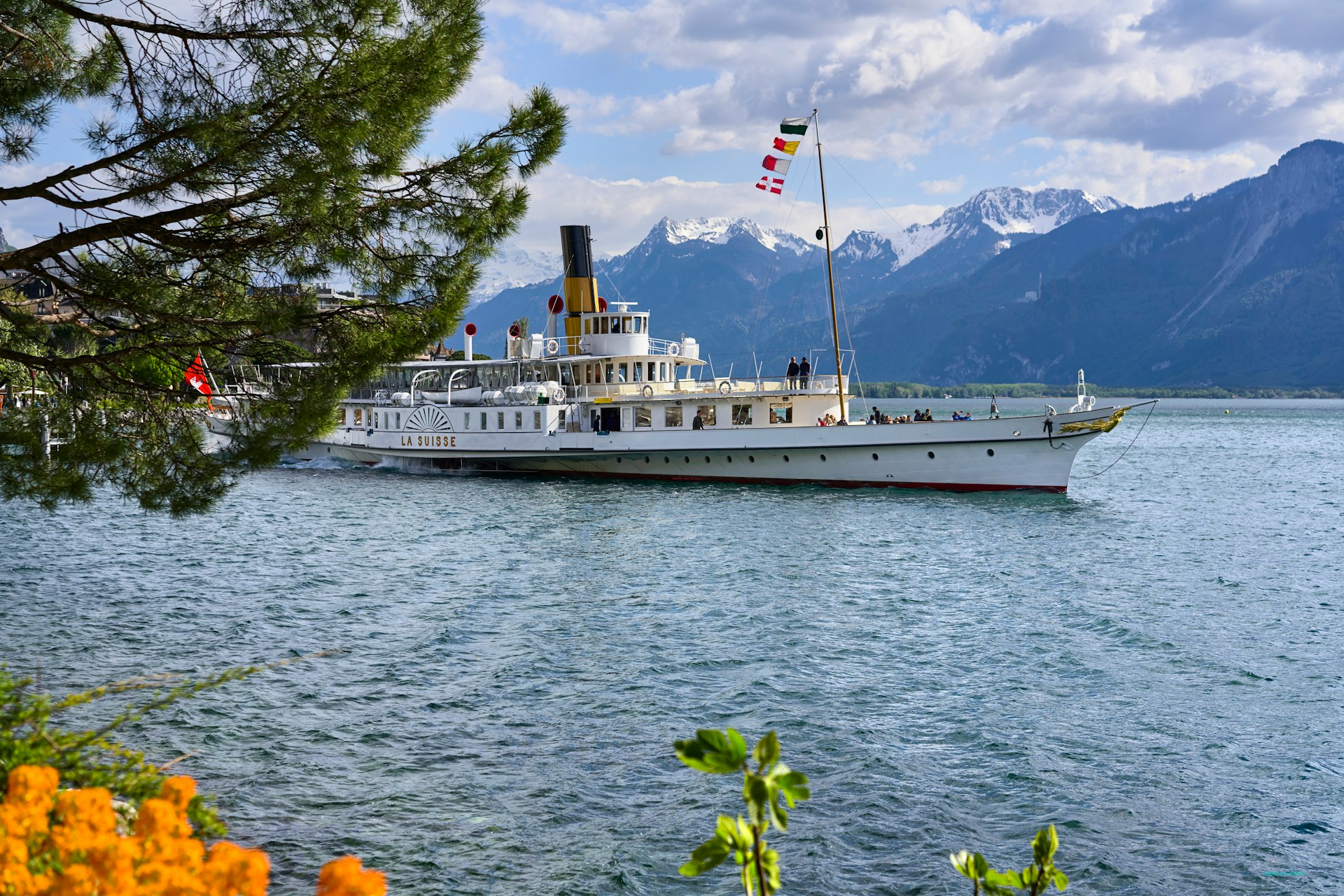 Schiff auf Schweizer Gewässern