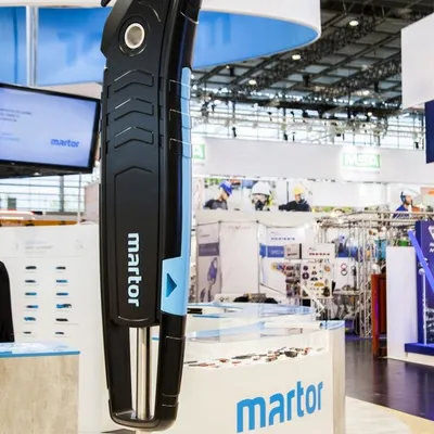 Überlebensgroßes Martor-Sicherheitsmesser aus Hartschaum