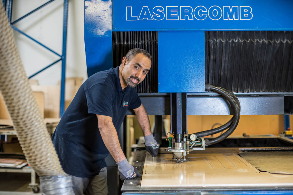 Laserschnitt an Stanzformenplatten