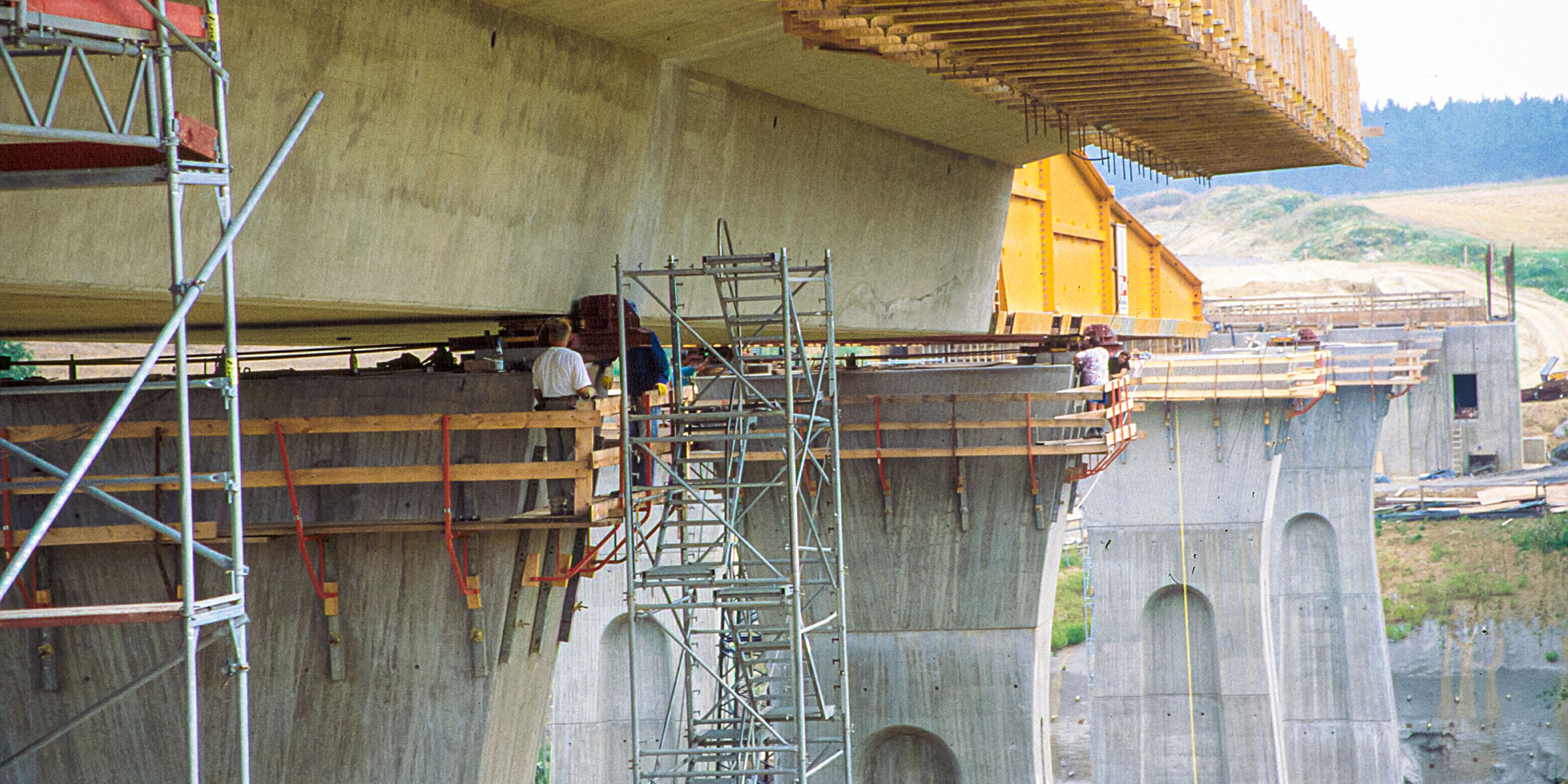 BW123-2: Talbrücke über die Röslau (Taktschiebeverfahren)