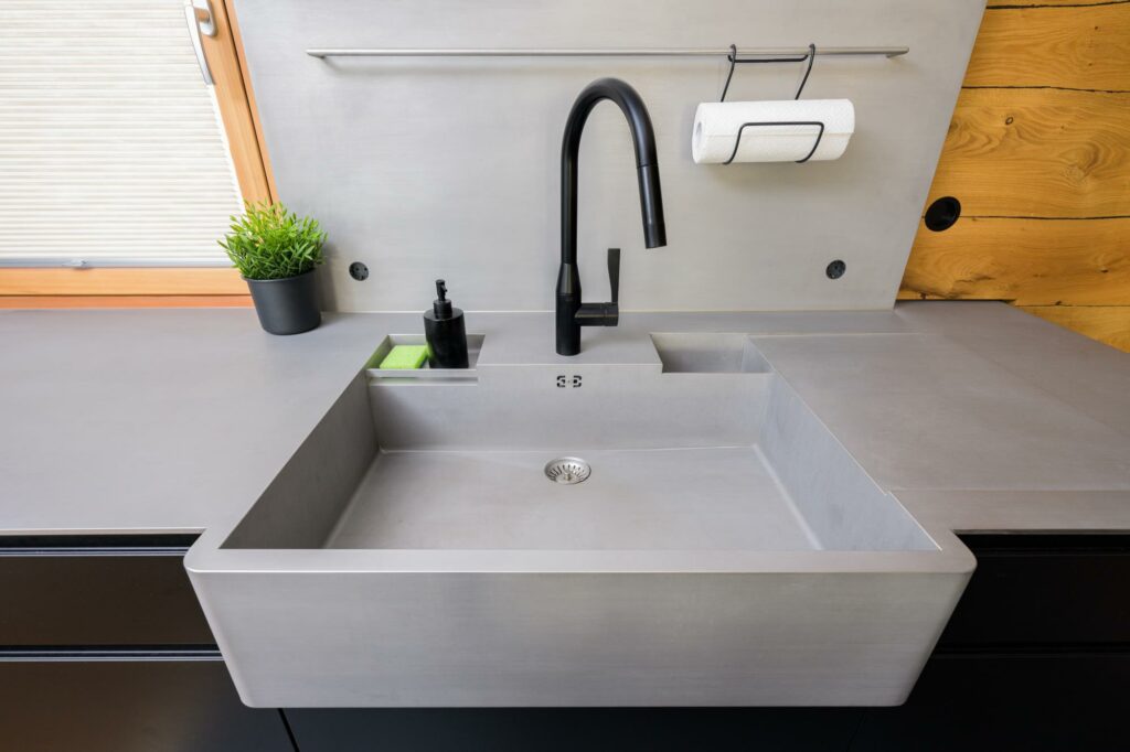 Waschbecken aus Edelstahl