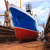 Sonderzylinder aus Edelstahl für maritime Anwendungen