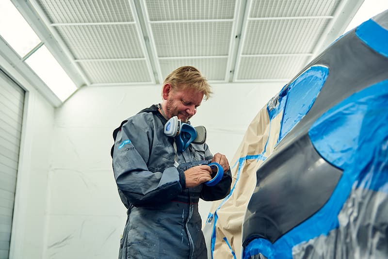 Lackierarbeit in der Werkstatt