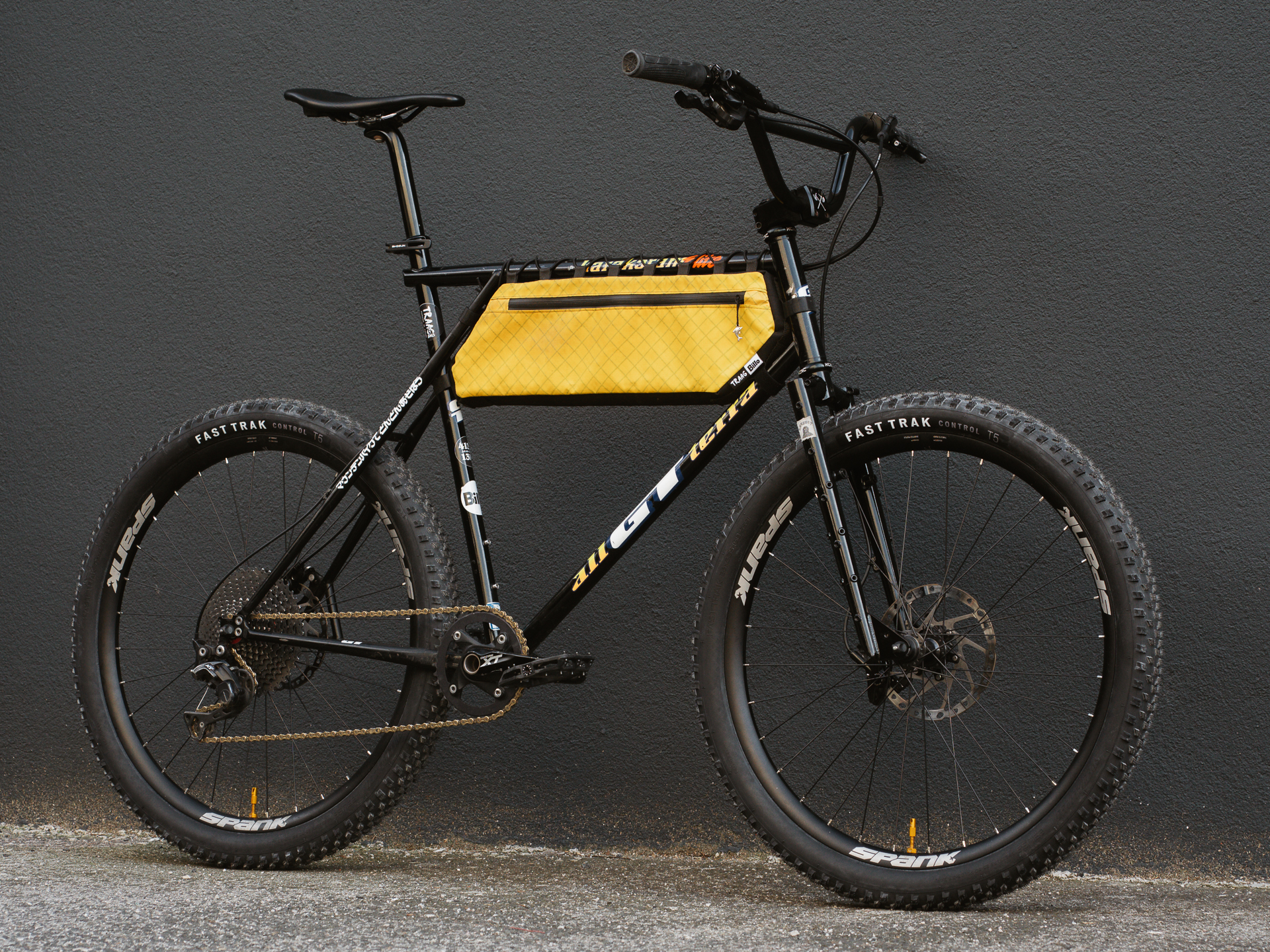 90er GT Mountainbike mit Custom Framebag