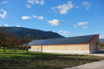 Dachphotovoltaikanlage auf landwirtschaftlichem Betriebsgebäude