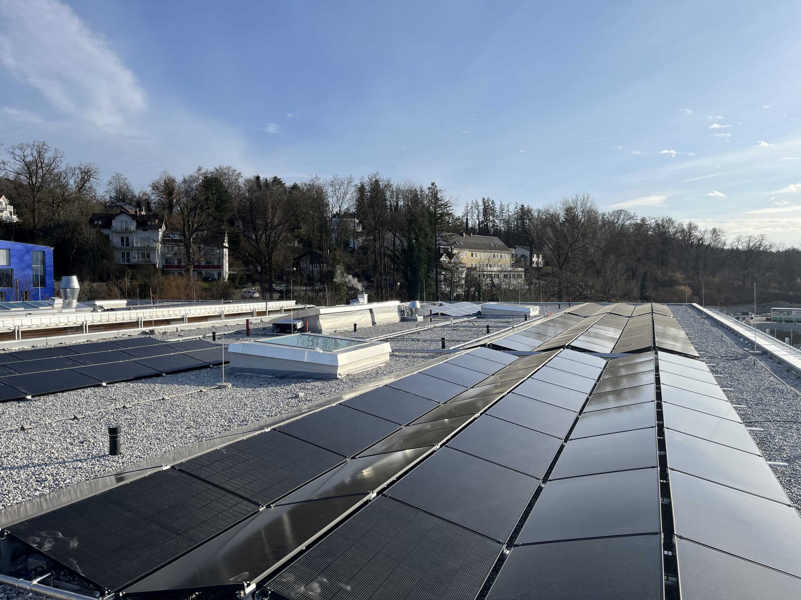 PVT-Anlage am Neubau Gymnasium Herrsching (228 Module, ca. 103 kWp)