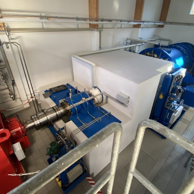 Wasserturbinen und Generatoren