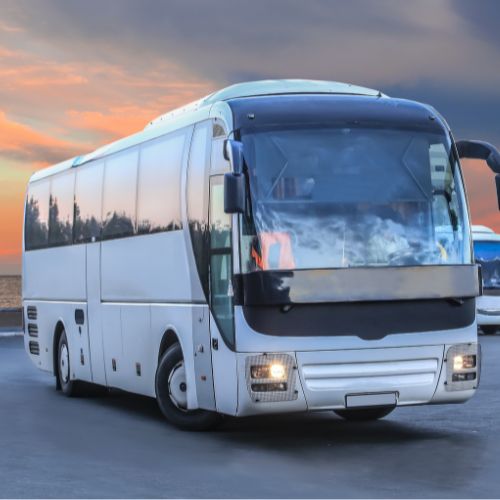 Reisebus mit versiegelten Oberflächen