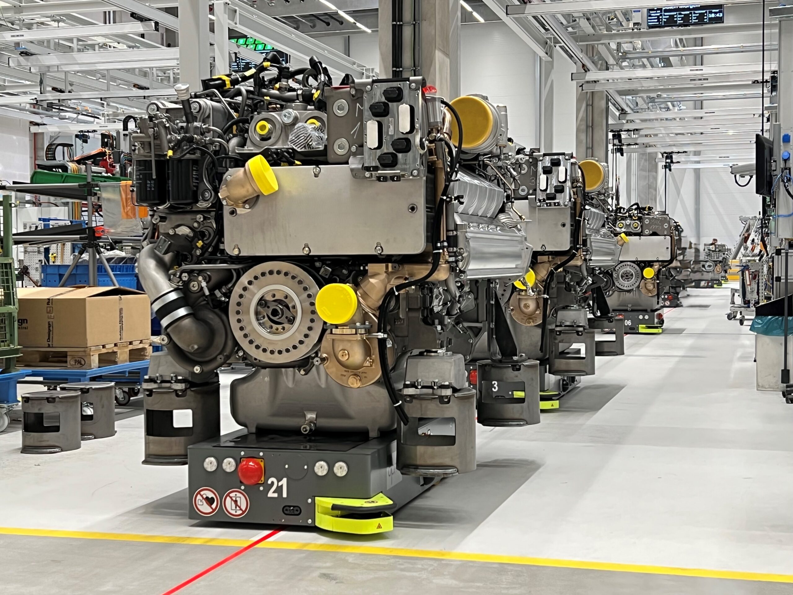 Fahrerloses Transportsystem bei MTU
