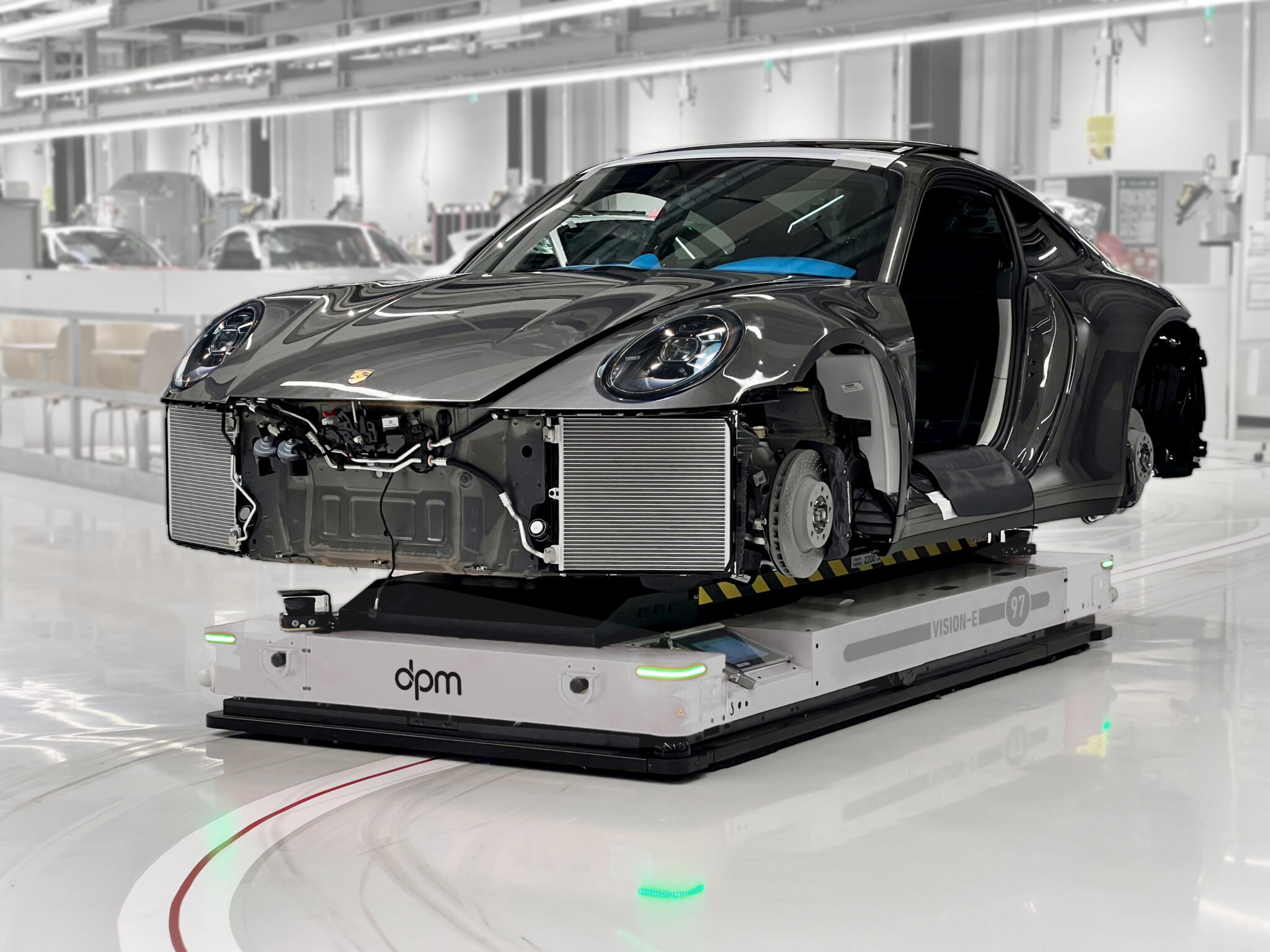 Fahrerloses Transportsystem transportiert Porsche