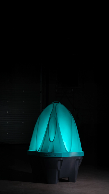 Beleuchtetes GLO:PEE mobiles Urinal im Nachtbetrieb