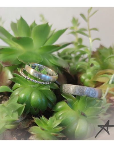 Trauringe Platin/Weißgold mit Fingerabdruck und Pavé-Brillant, Vorsteckring