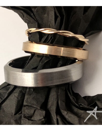Trauringe Platin, Weißgold, Palladium und Apricot-Gold mit Kordelring