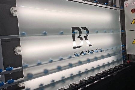 Sandgestrahltes Glas mit Logo/Motiv