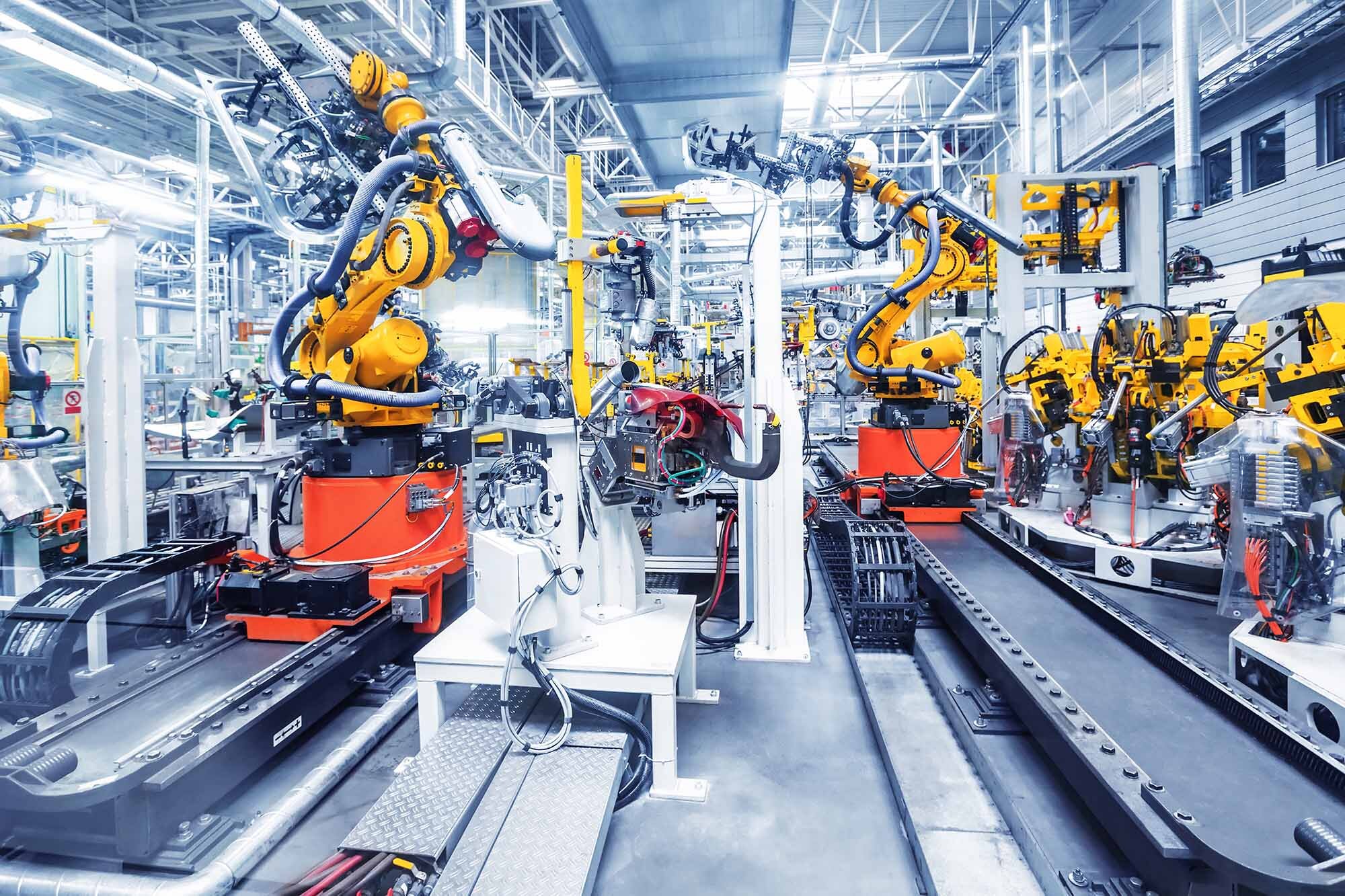 Industrieroboter in automatisierter Fertigungslinie