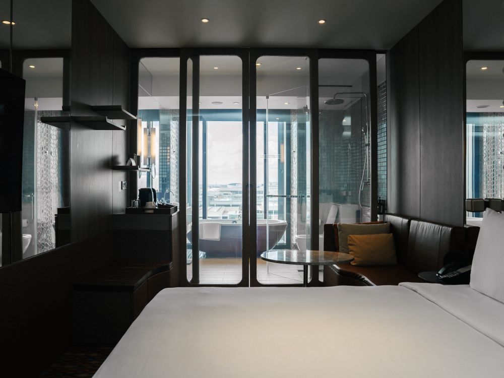 Smart Glass im Crowne Plaza Changi Airport