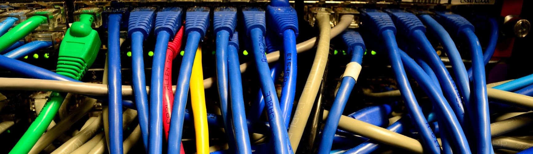 Netzwerk- und Telematikinstallation (Serverschränke / Glasfaser)