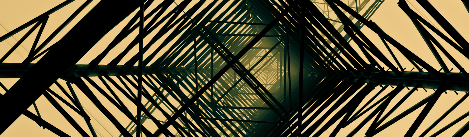 Sliderbild der Website (Scheka, "Strommast 2", piqs.de, CC BY 2.0)