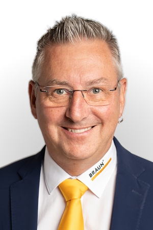 Blick in die Produktionshalle – Trenn- und Schleiftechnologie