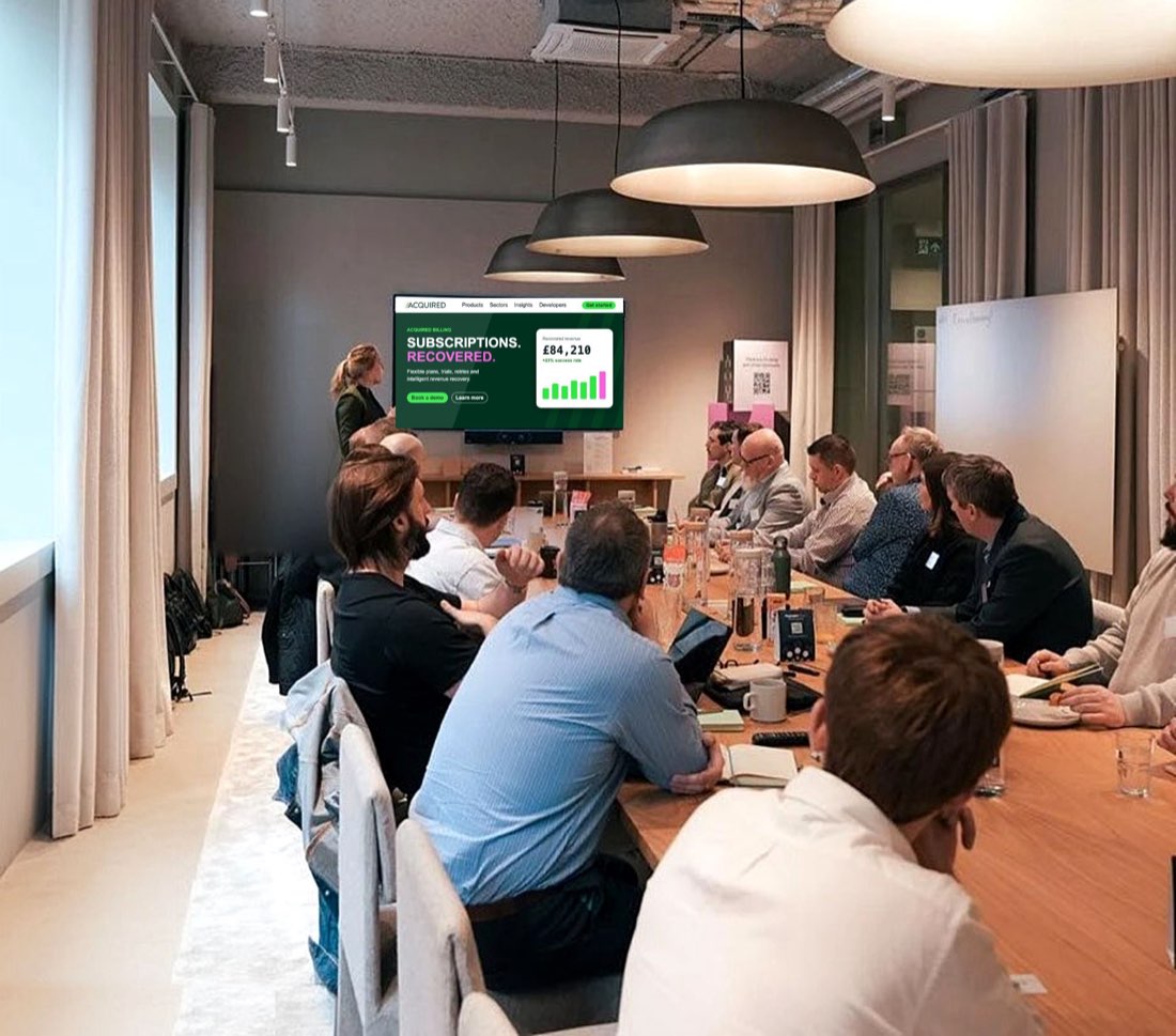 Acquired-Team bei einer Präsentation zu Acquired Billing