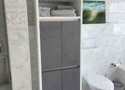 Badschrank mit Betonoptik-Fronten