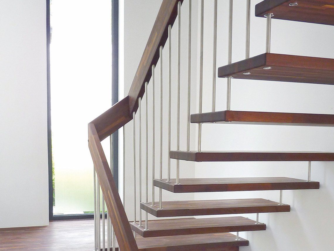 Handlaufgetragene Treppe