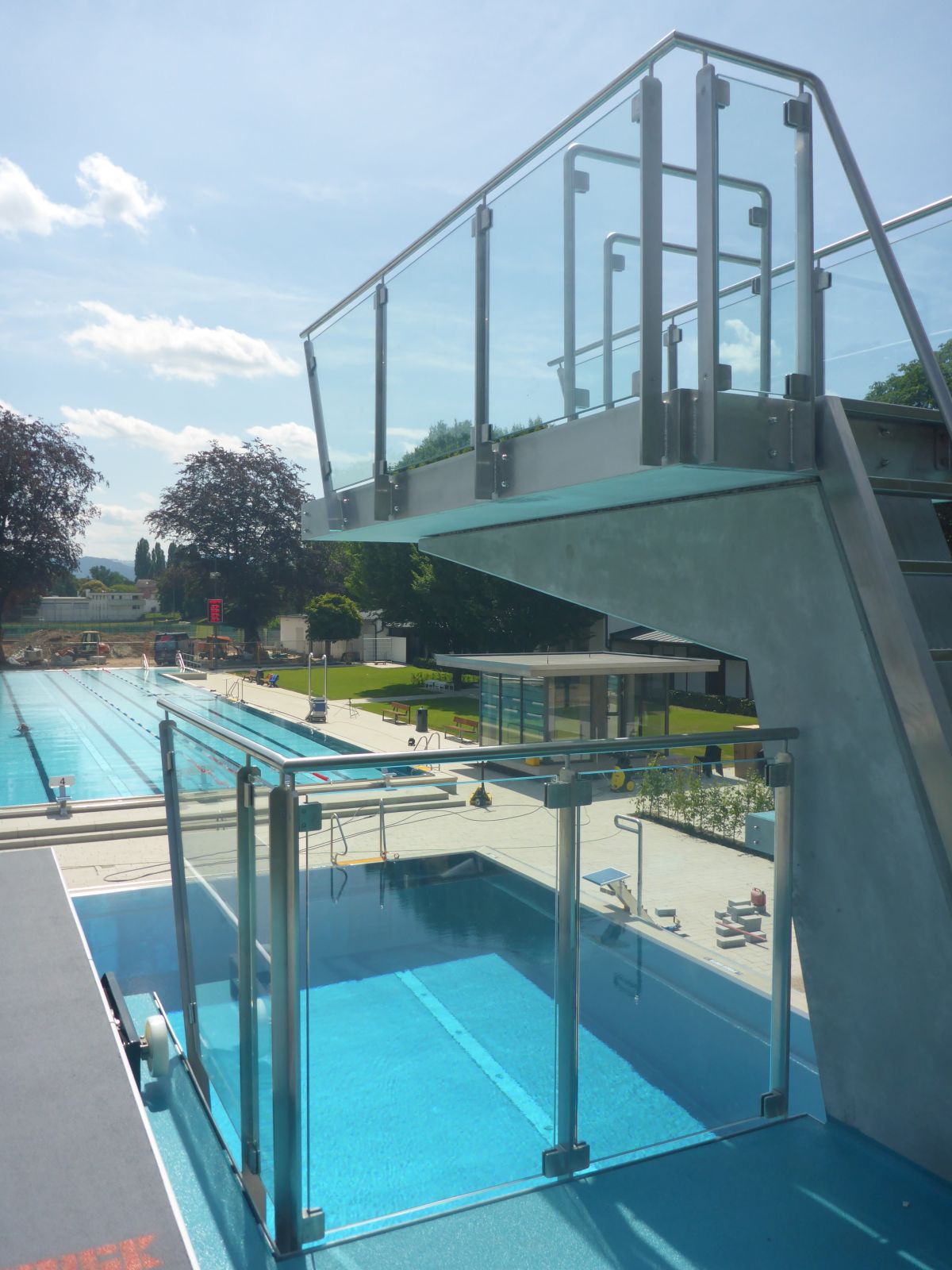 Freibad über der Elz Emmendingen mit Breitwellenrutsche und Sprunganlage