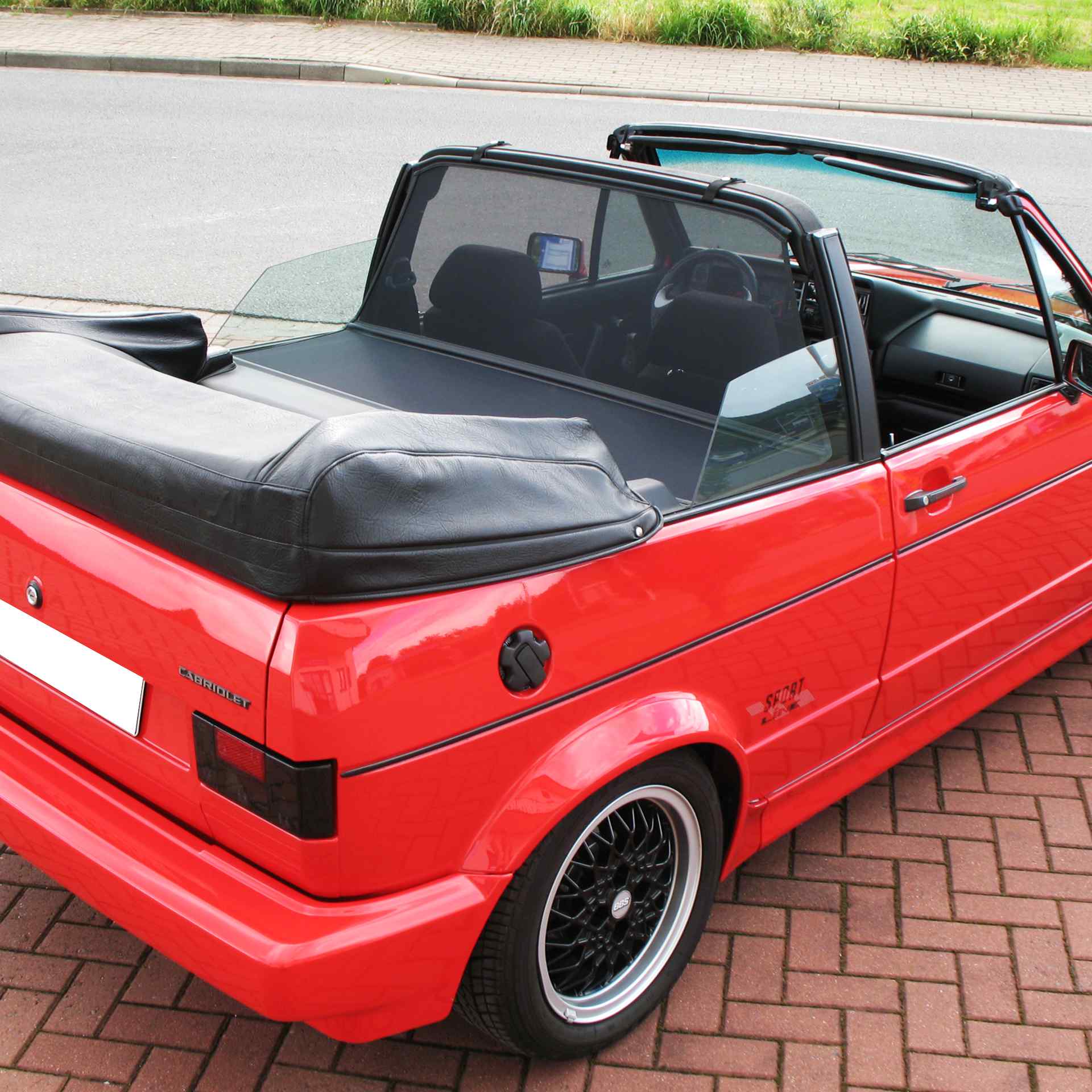 BODI XL Windschott in einem VW Golf 1 Cabrio