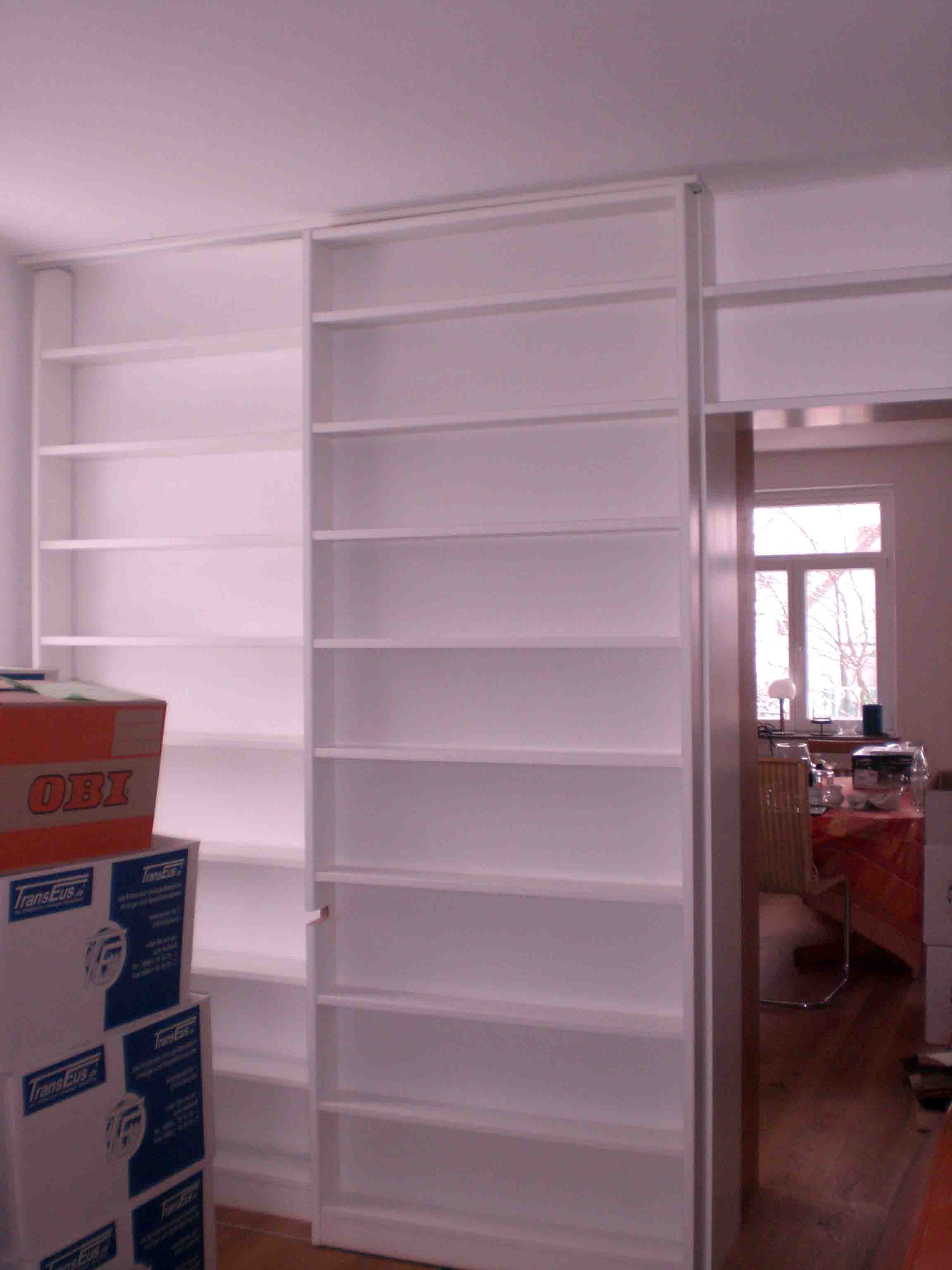 Bücherregal
