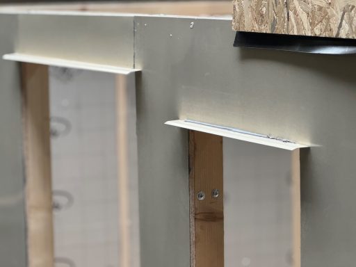 Ablaufbleche über Fenster- und Türausschnitten