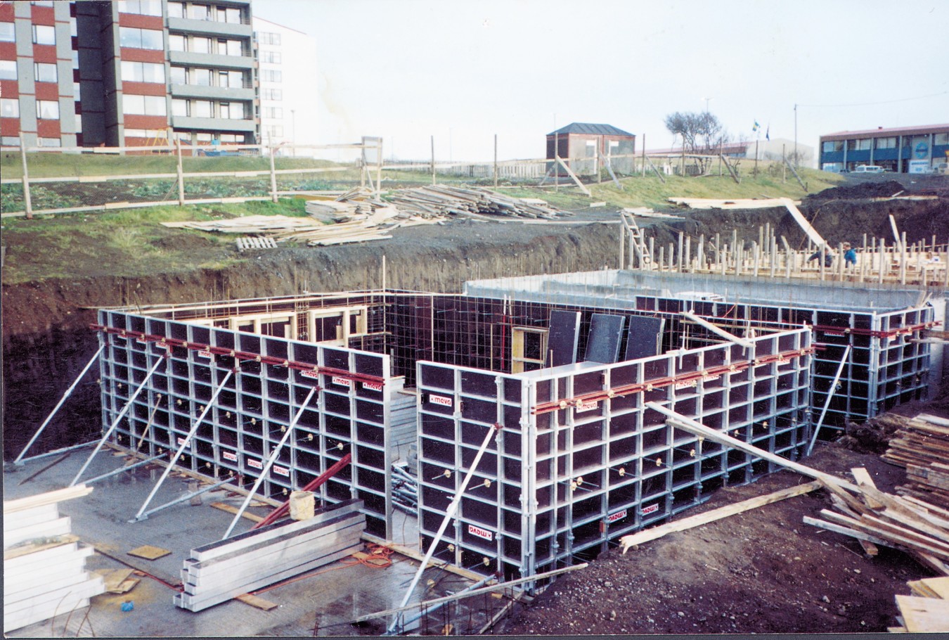 Aluminium hand-set formwork
