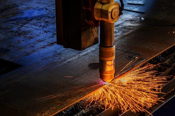 Plasmatechnik: Plasmaschneiden von Stahl
