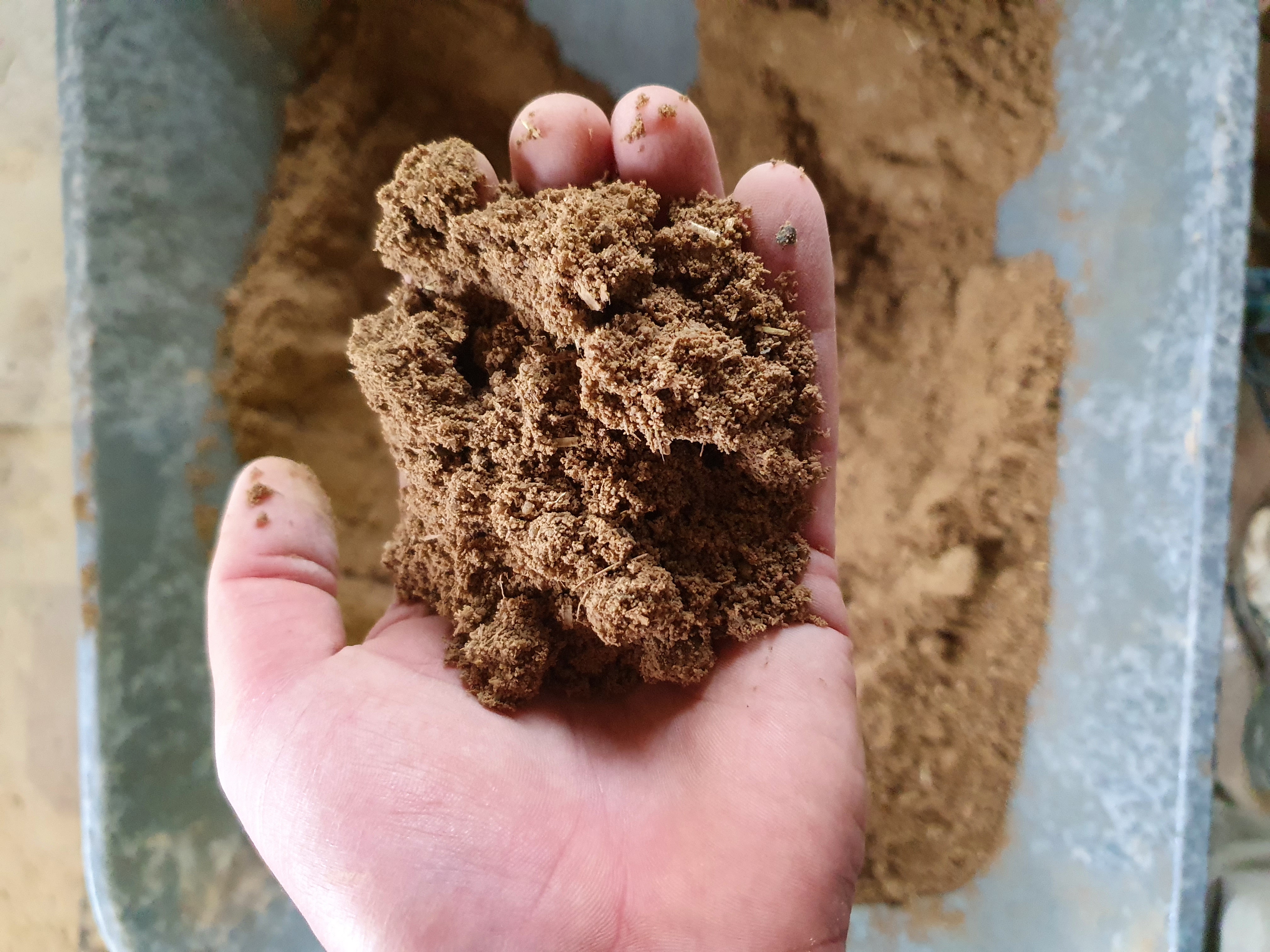 Natürliche Baustoffe: Lehm, Kalk, Naturstein, Naturfasern