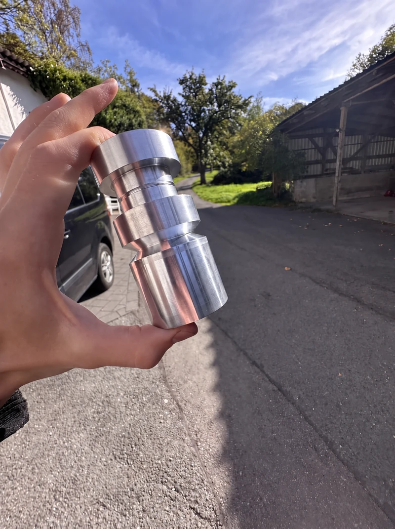 Der Chimney Hero in der Hand