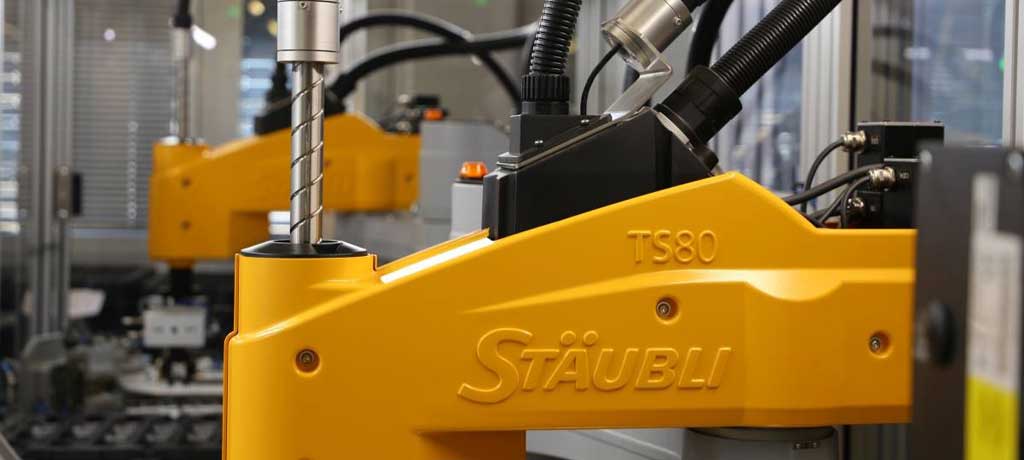 Signalleuchten auf Stäubli-SCARA-Roboterarm