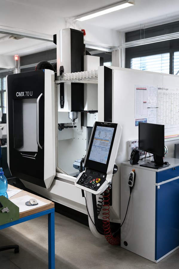 5-Achs-CNC-Bearbeitungszentrum DMG Mori CMX 70 U