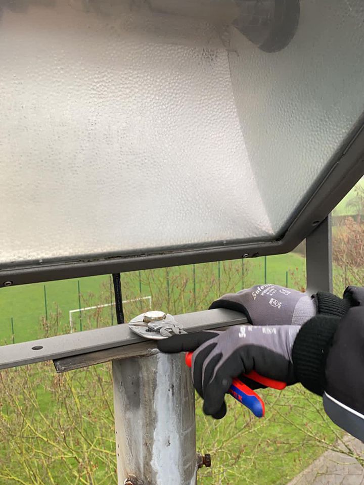 Flutlichtanlage auf Sportplatzmast