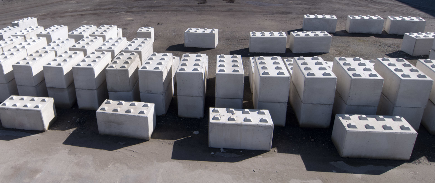 Betonblockstein 160/80/80 cm (ca. 2400 kg)