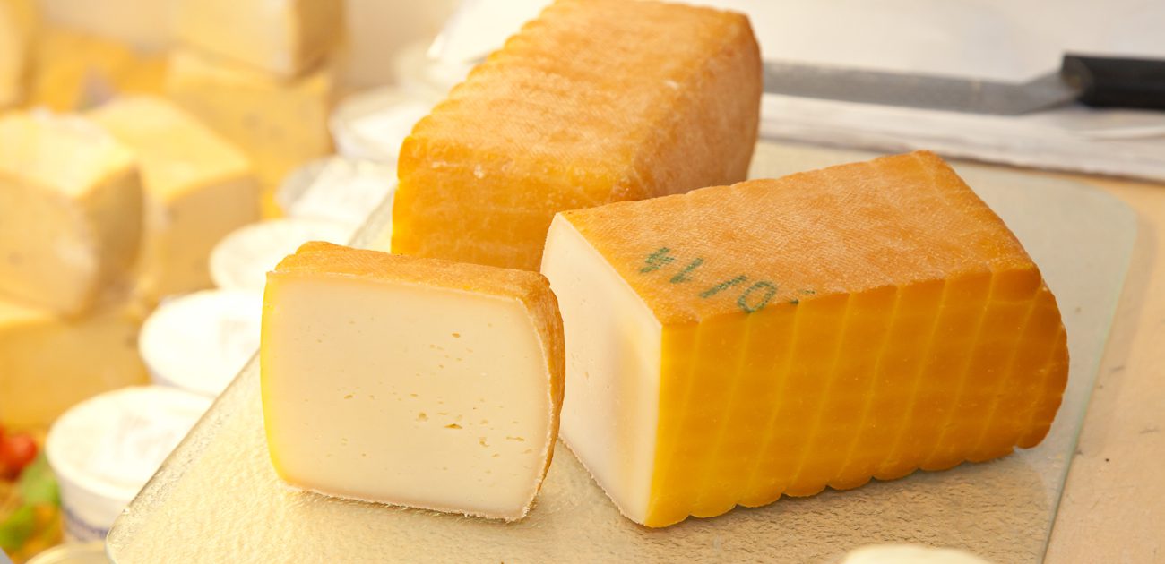 Bergkäse aus eigener Herstellung