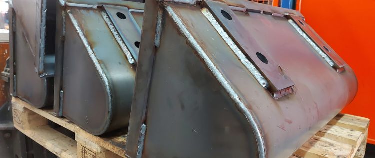 Fertigung von Behälterbauteilen