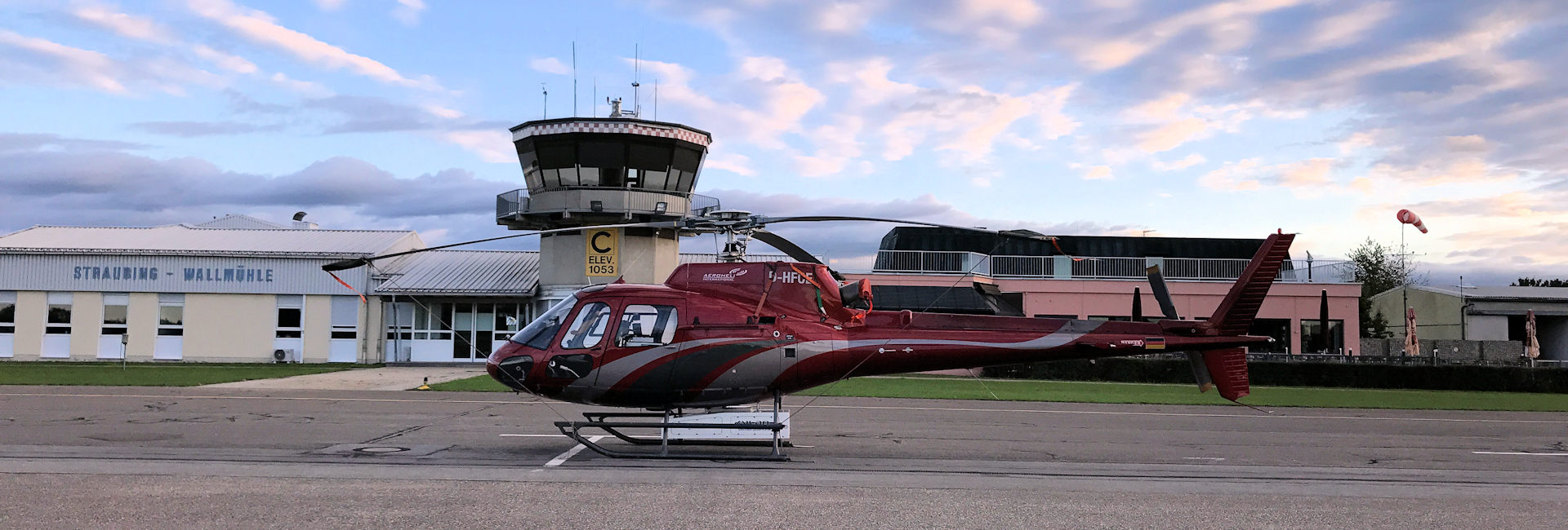 Hubschrauber AS350 am Tower