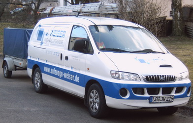 Servicefahrzeug des Wartungsteams