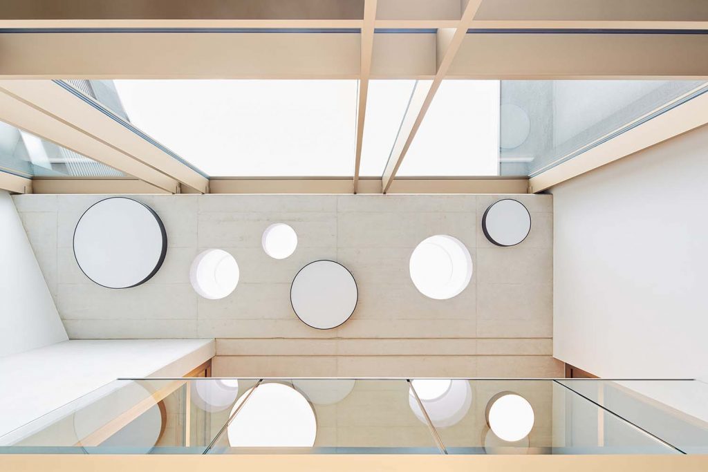 Air space in school construction