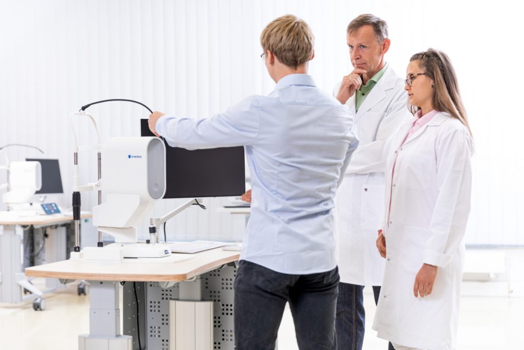 Kundenservice: System-Demo und Schulung vor Ort