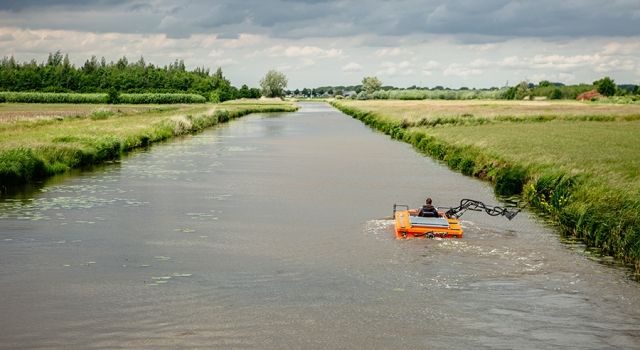 Elektrisches Mähboot