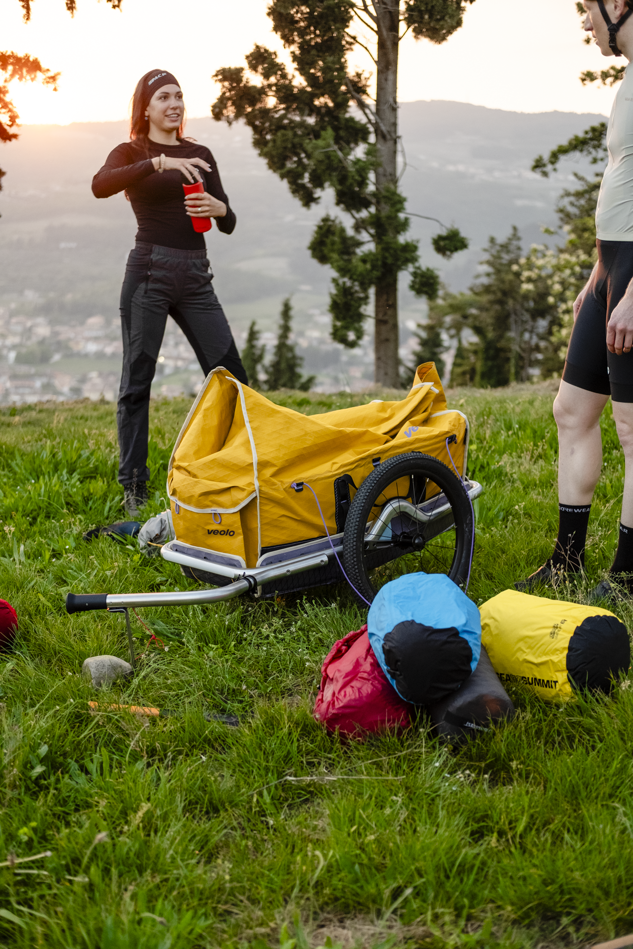 veolo Trailer mit Trockensack beim Camping