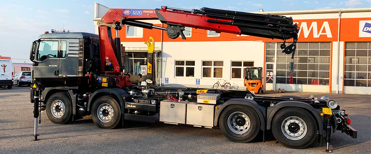 Skip/roll-off tippers