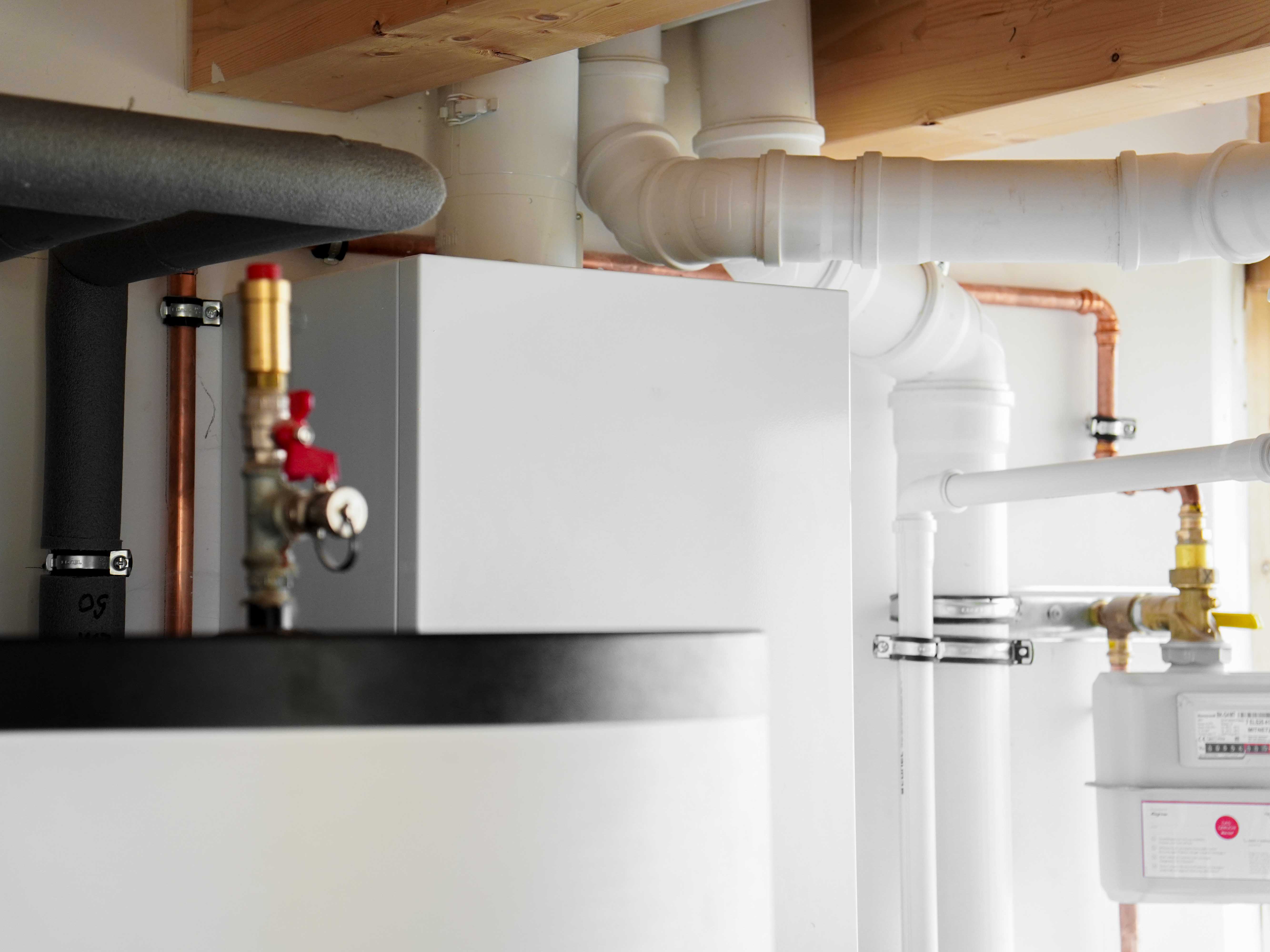 Heizsystem (Wärmepumpe, Brennwertkessel)