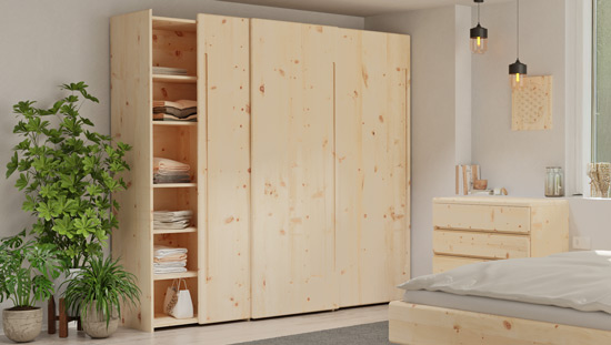 Schiebetüenschrank aus Zirbe