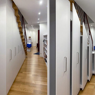 Schrank unter Treppe